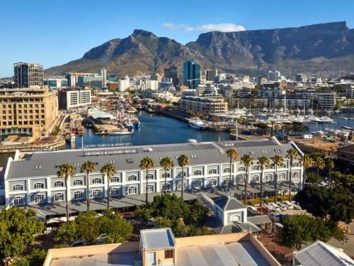 Victoria and Alfred Hotel Waterfront