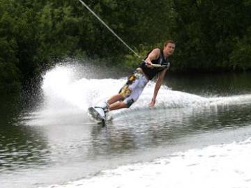 Cable Skiing image