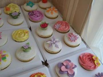 Cake Decorating image