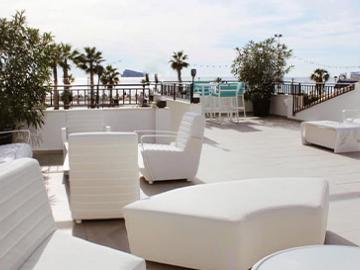 Beachfront Bar and Paella image