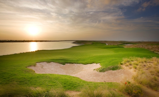 Radisson Blu Yas Island (5 Nights, B&B + 3 Rounds)