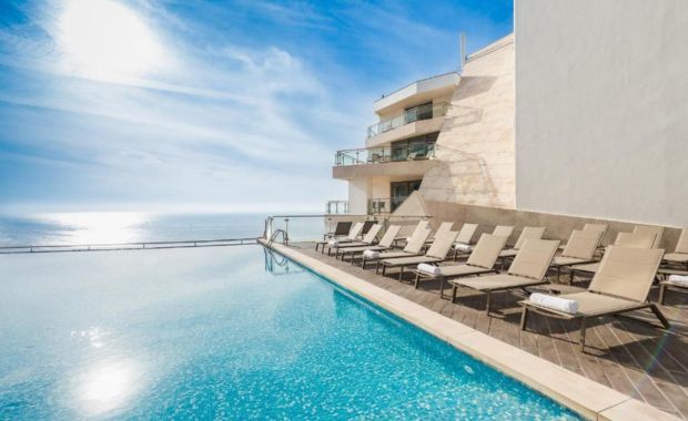 Sesimbra Oceanfront Hotel (3 Nights + 2 Rounds)