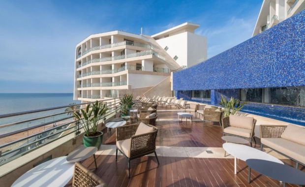 Sesimbra Oceanfront Hotel (5 Nights + 3 Rounds)