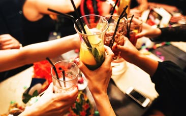cocktail mixing & bbq image