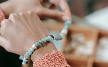 mala beads workshop image
