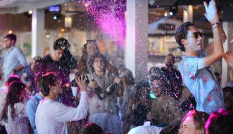 beach bar crawl with transfers image