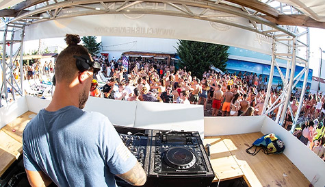pool party image