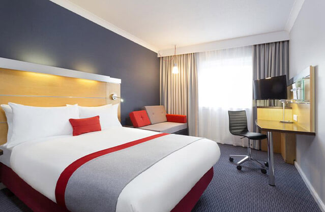 Holiday Inn Express - Hen Accommodation in Southampton ...