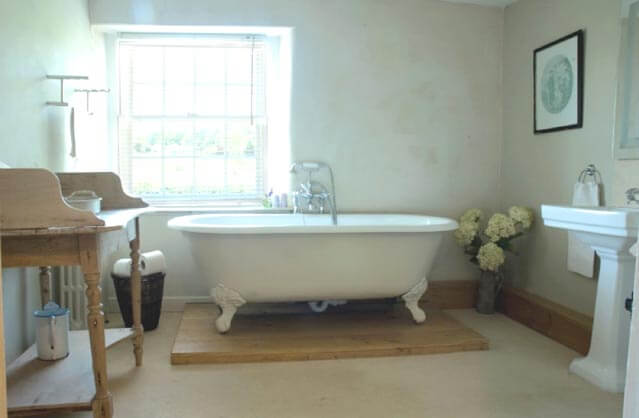 Bath accommodation