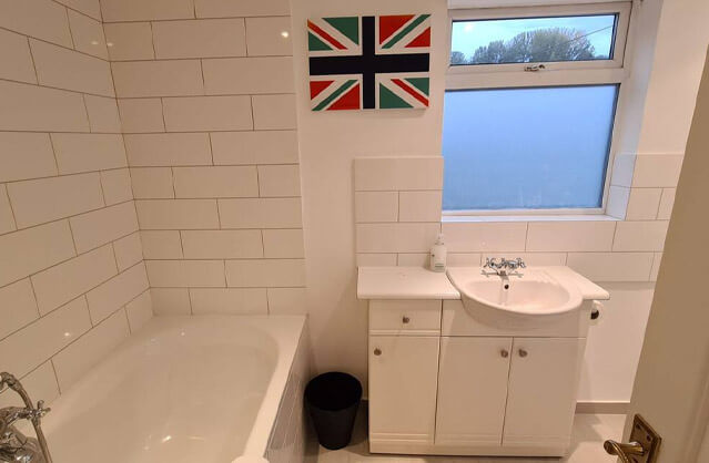 Bath accommodation