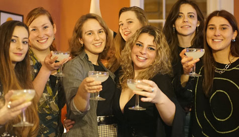 cocktail masterclass at hidden indie bar image