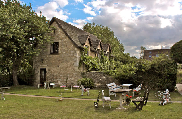 Bath accommodation