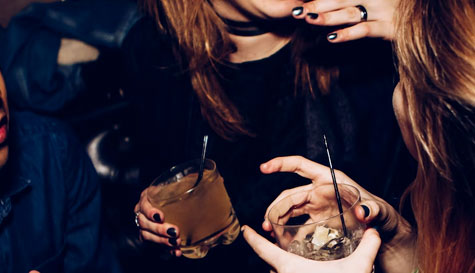 drag queen bar crawl image