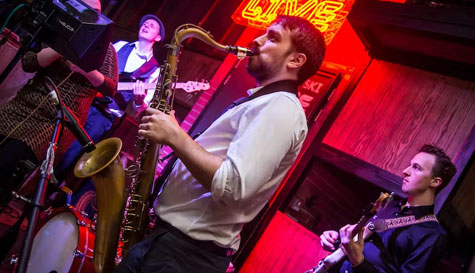 live music and drinks image