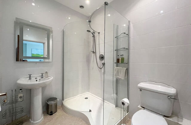 Bath accommodation