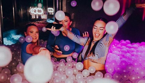 nightclub entry - howlers image