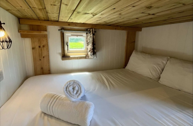 westune shepherd's huts image