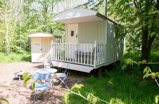 kingly glamping image
