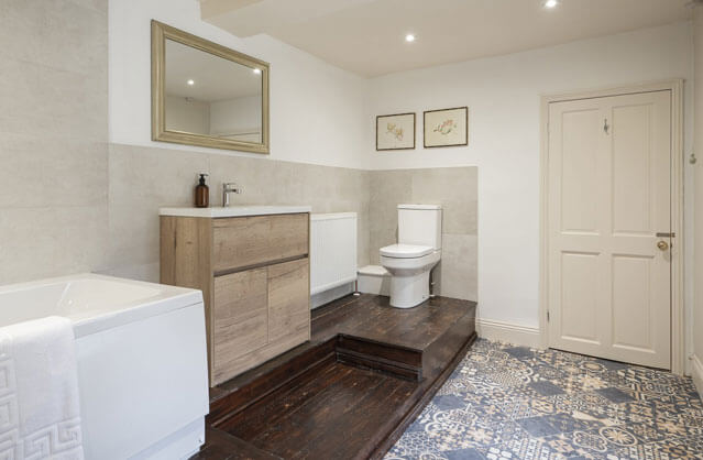 Bath accommodation