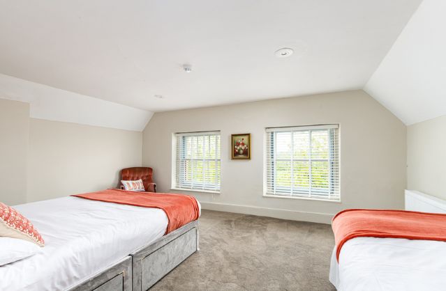 Bath accommodation