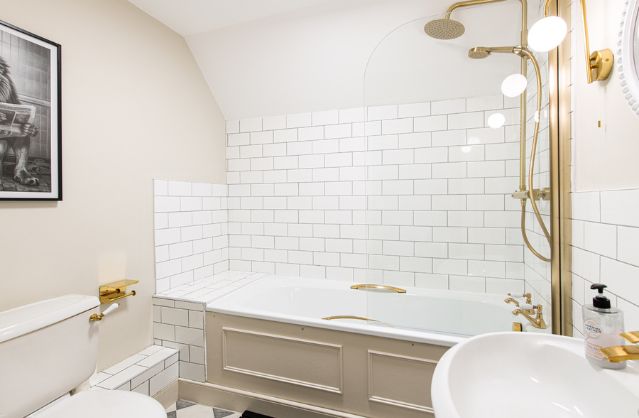 Bath accommodation