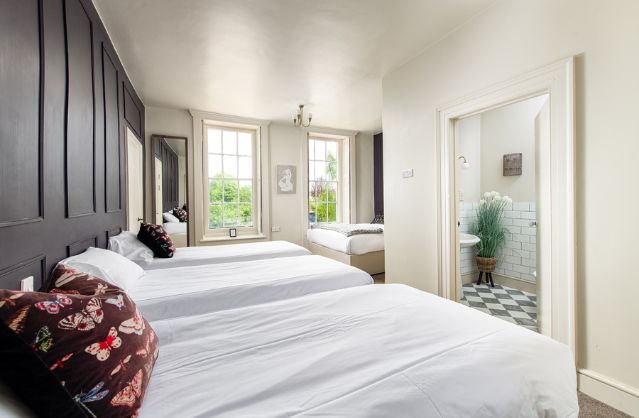 Bath accommodation