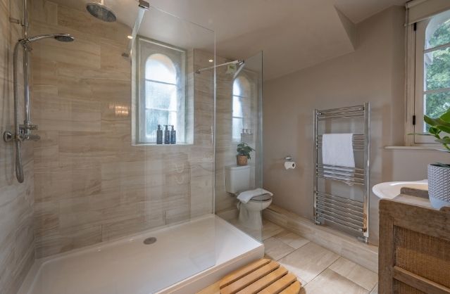 Bath accommodation