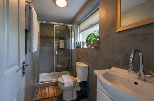 Bath accommodation