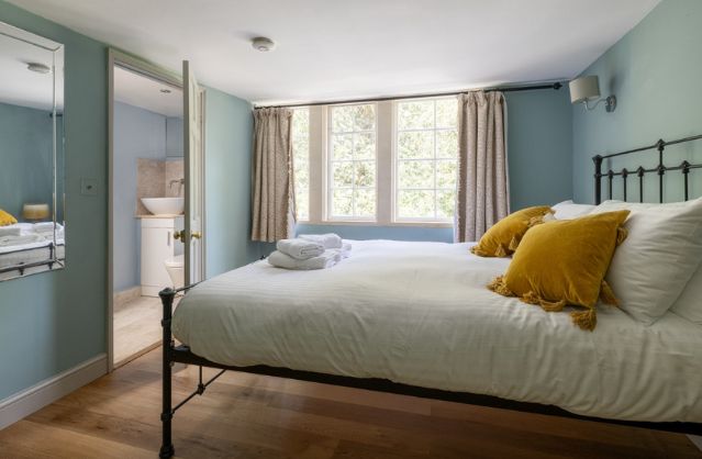 Bath accommodation