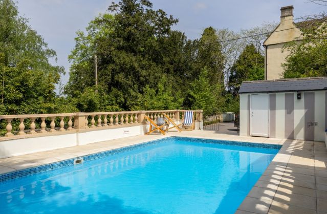 Bath accommodation