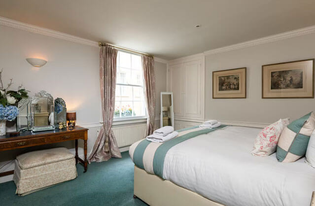 Bath accommodation