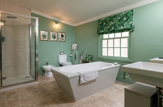 Bath accommodation