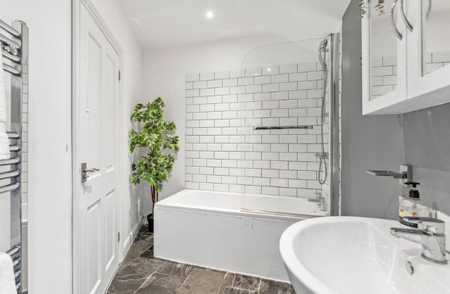 Bath accommodation