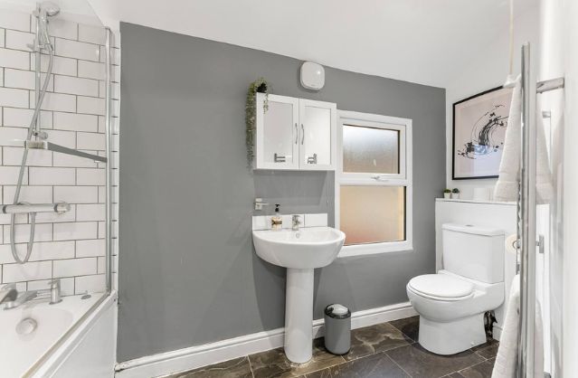 Bath accommodation