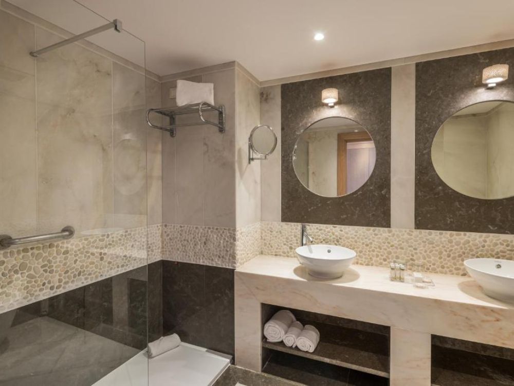 Sesimbra Oceanfront Hotel