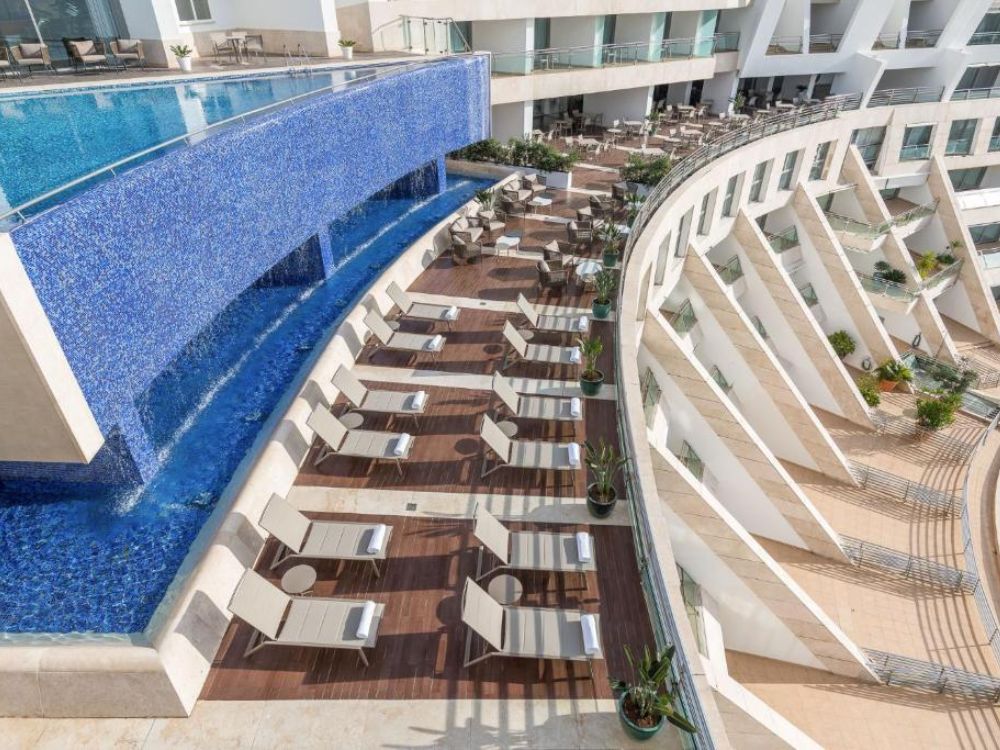 Sesimbra Oceanfront Hotel