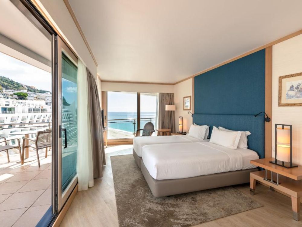 Sesimbra Oceanfront Hotel