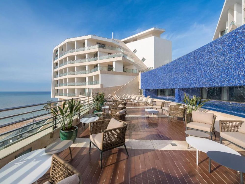 Sesimbra Oceanfront Hotel